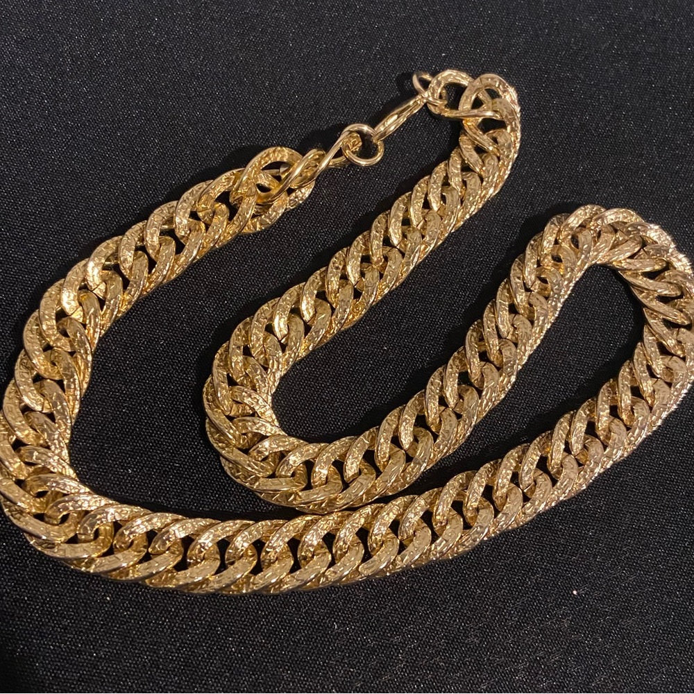 ⭐️ LAST CHANCE SALE! ⭐️ Vintage Chunky Links Gold Tone Costume Necklace